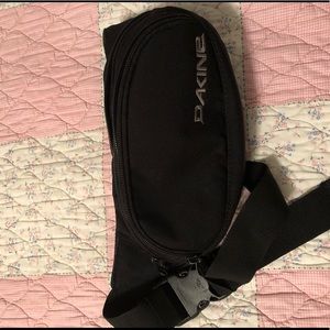Dakine fanny pack